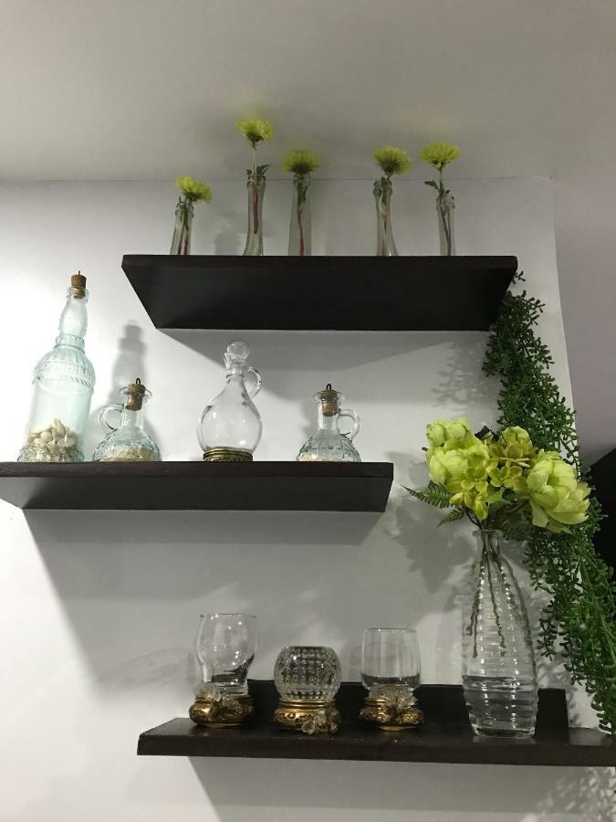 Cozy And Full Service Condo At The Heart Of Bacolod Buitenkant foto